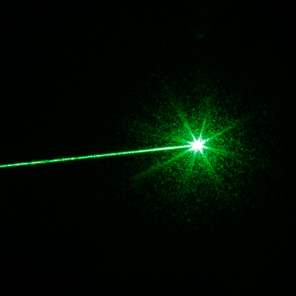 5mW 532nm Focus Green Beam Licht Laser Pointer Pen mit 18650 Akku Schwarz
